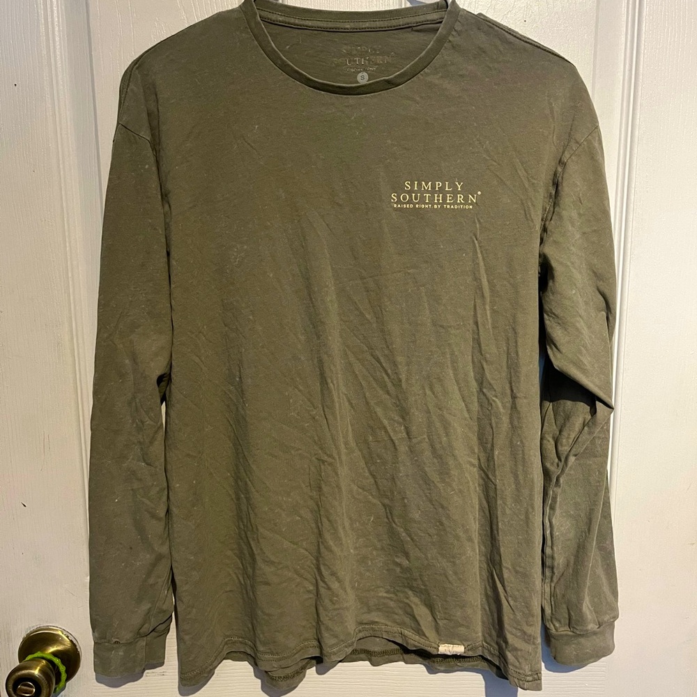 Simply Southern men’s sage green long-sleeve tee, size small
